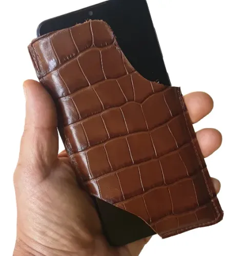 Bainha Coldre para Celular em Couro Legítimo Estampa Croco em Alto Relevo