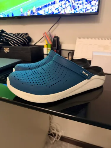 CROCS AZUL 43