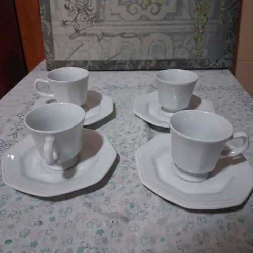 Jogo café porcelana schmidt  clássica 8 peças..4 xícaras e 4 pires. 
