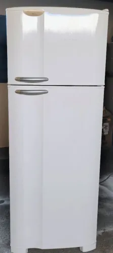 Geladeira. Eletrolux. Degelo seco. 470L. 220v