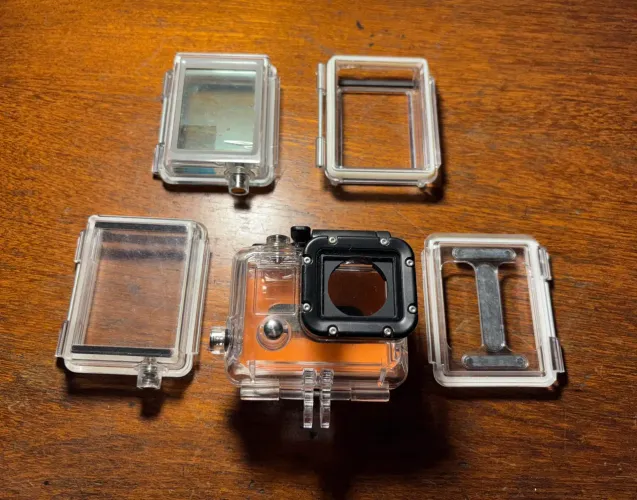 caixas estanques à prova d'água compatíveis com câmeras GoPro Hero3, Hero3+ e Hero4.