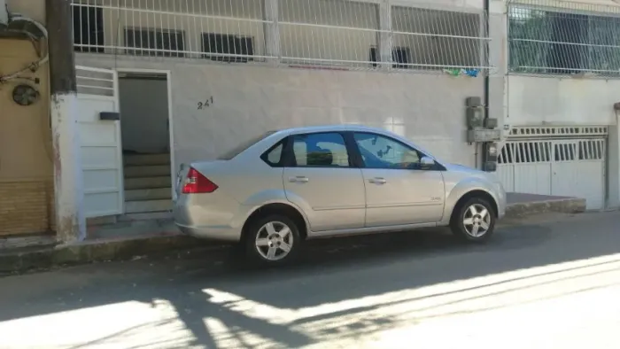 Ford Fiesta Sedan 1.0 8V Flex 4P 2010