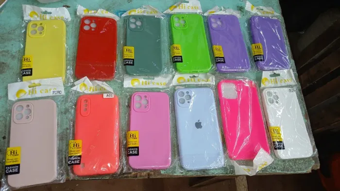 Vendo 112 capas para celulares por 5 Reias cada motivo pra ajudar alguém