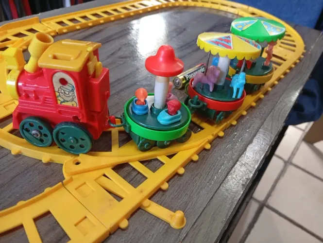 Trenzinho carrossel para colecionador
