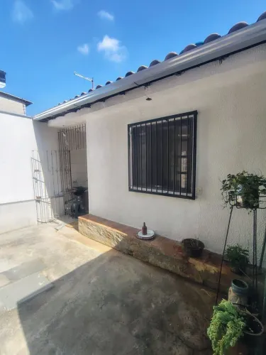 Casa com 1 Quarto(s) e 1 banheiro(s) para Alugar, 50 m² por R$ 1250 / Mês