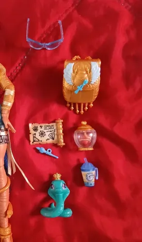 Boneca monster high cleo g3 core refresh Sem caixa