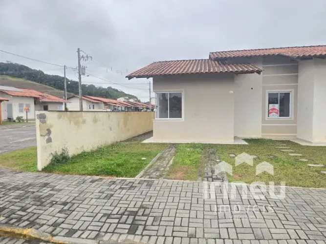 CASA RESIDENCIAL ARAQUARI - SC