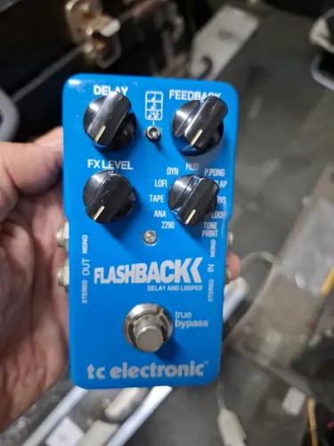Pedal Flashback Delay com caixa , trocas. 
