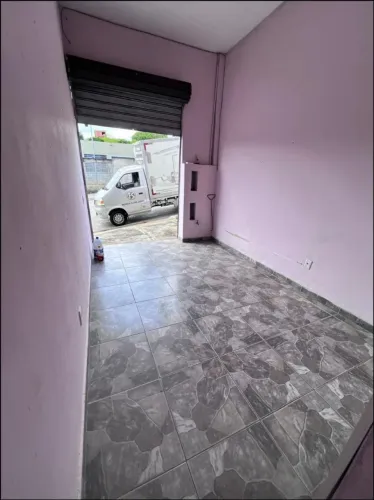 Alugo pequeno salão comercial