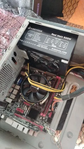 Peças de computador.