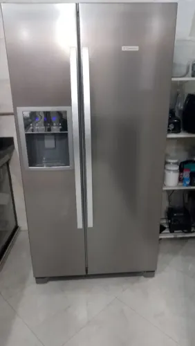 Vendo geladeira semi nova  
