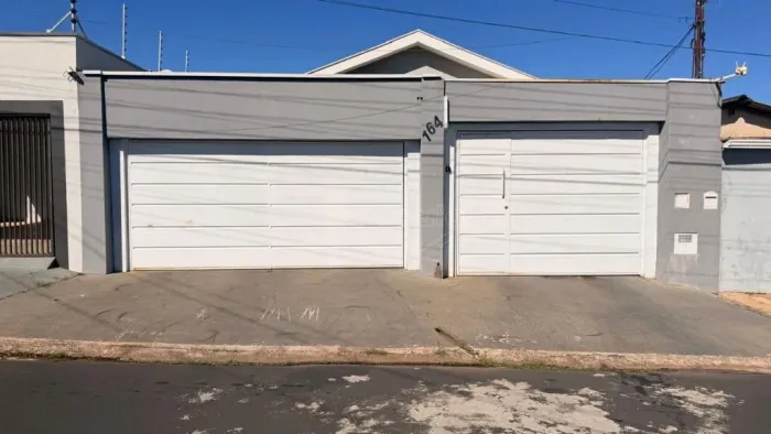 Venda de Casas / Padrão na cidade de Araraquara