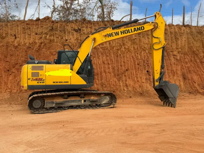 Escavadeira New Holland E145C