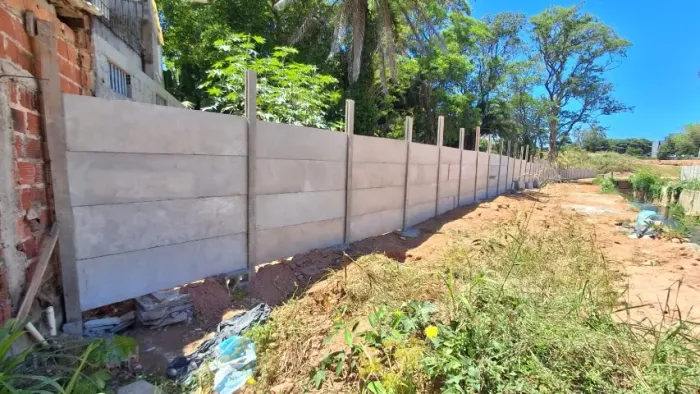 Muro pré-moldado liso padrão - fornecimento sem instalação - R$ 125,00/m² à vista