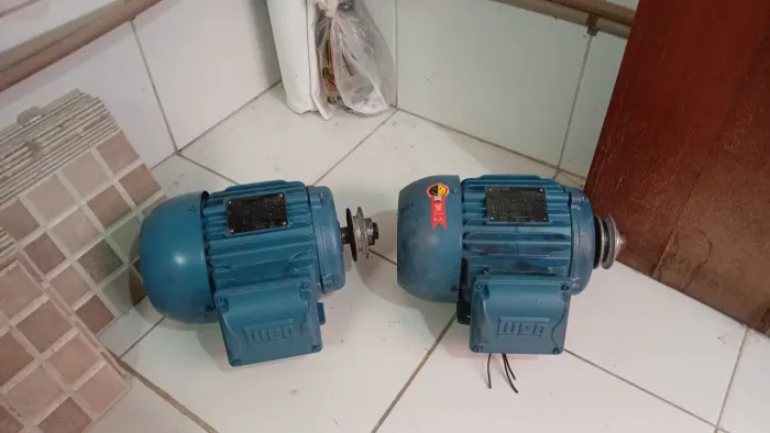 Vende se 2 motores trifasio
