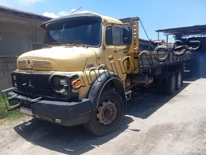 MB L 2213, ano 1983, carroceria de madeira 8mts
