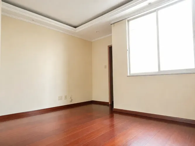 Quarto e Sala + Cômodo Extra no Centro | Portaria 24h