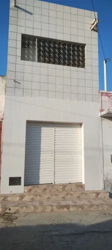 Prédio comercial e residencial localizado na travessa João Barra