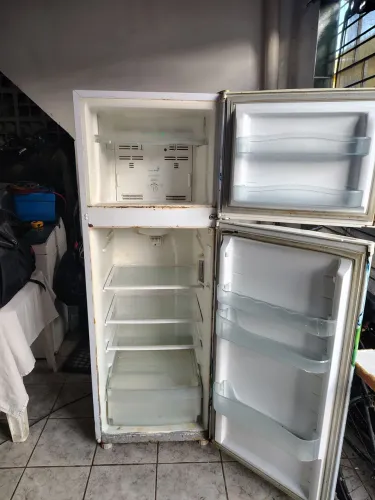 Vendo Geladeira Consul Frost Free toda revisada