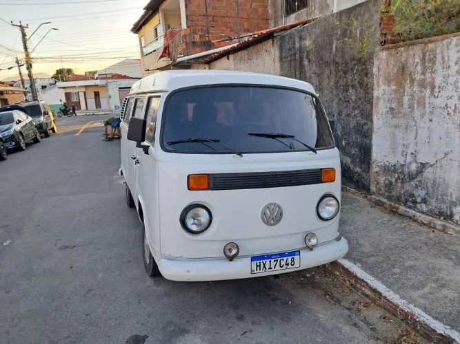 Volkswagen Kombi  1.6 MPI 2006  9 lugares