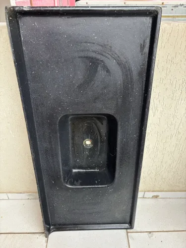 Vendo tampo de pia marmorite preta em perfeito estado super barateza