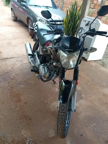 Vende-se moto fan 150 2015 em dias