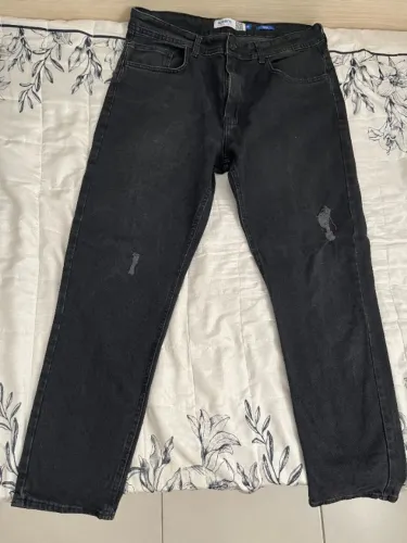 Vendo calça jeans preta tamanho 46