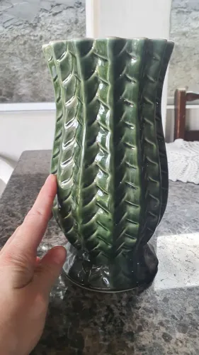 Vaso de cerâmica verde antigo