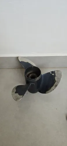 Hélice náutica 3 pás - aprox. 12" (30 cm) - encaixe estriado - motor de popa