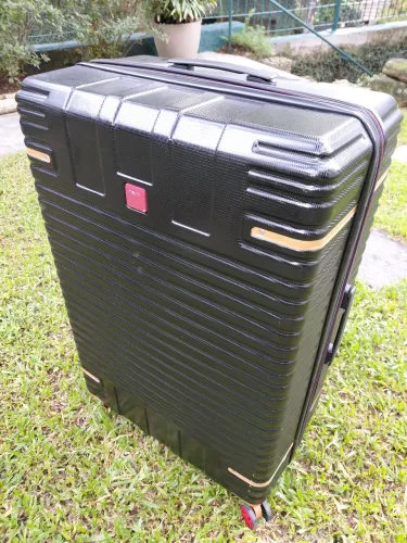 Mala grande REVO - capacidade 23 a 32 kilos - comprada EUA, fez uma viagem apenas
