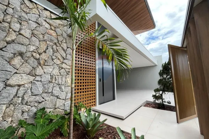 Casa Alto Padrão Recém-Construída com Acabamentos Arquitetônicos no Park Amazonas
