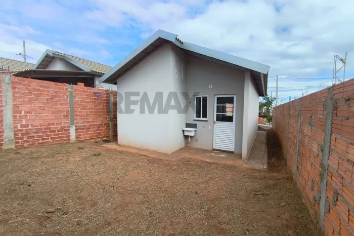 Casa à venda em Botucatu com 2 quartos no Vida nova 2