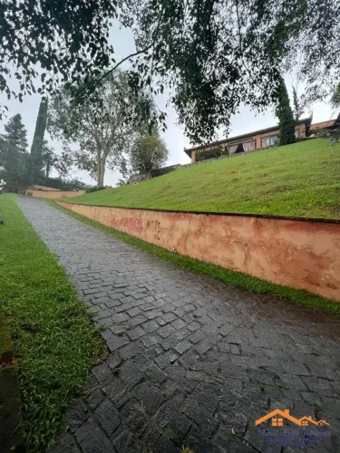 linda casa no arujazinho com piscina para toda a familia a venda, confira!