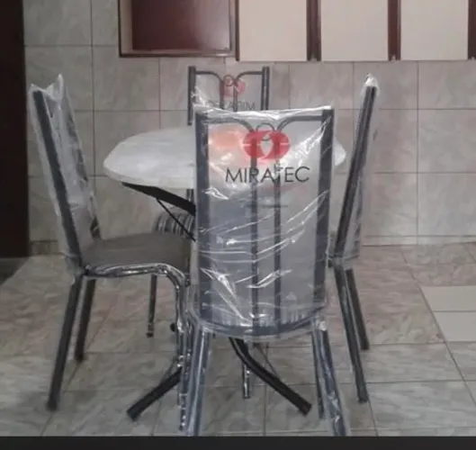 Mesa com tampo de Mármore branca