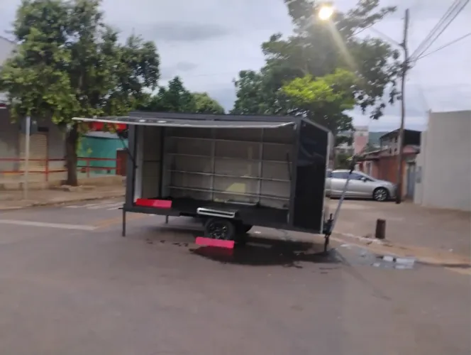 Vende se carreta .