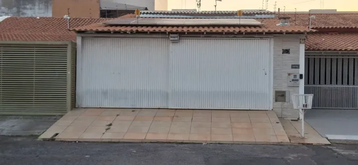 Ótima casa na QNL