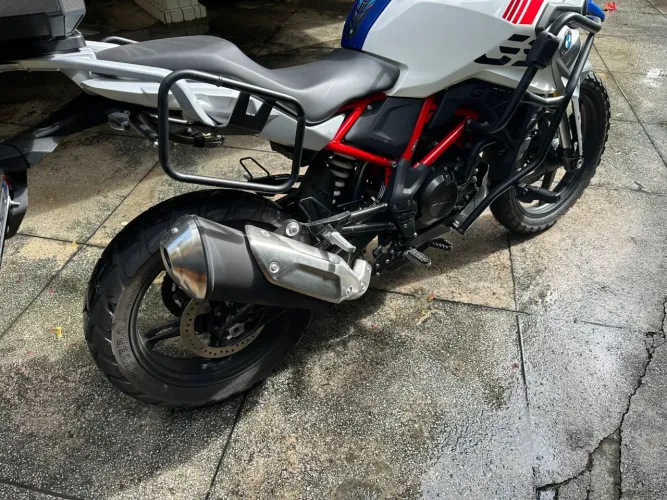 BMW GS muito nova.