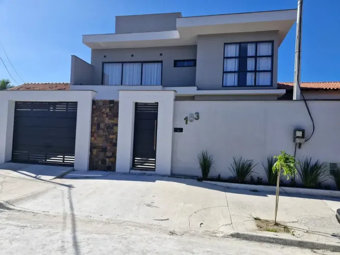 BS imobiliária vende Casa espetacular com 2 pavimentos 1º pavimento: suíte master com clos
