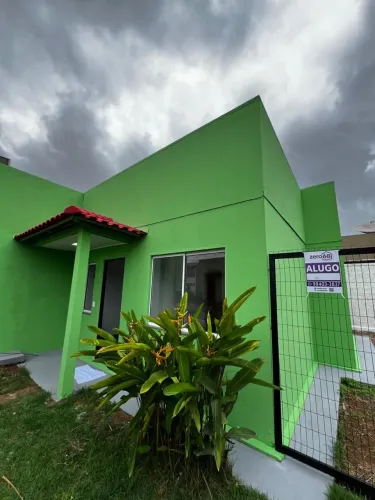 Aluga-se casa em condomínio fechado 