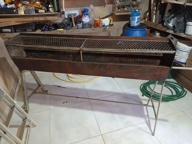 Vendo uma churrasqueira. De espetinho