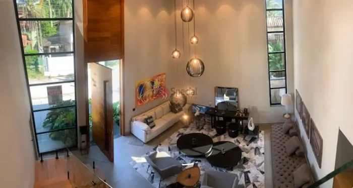 Sobrado á venda alto padrão com 4 suítes, finamente mobiliado e decorado, piscina e churra