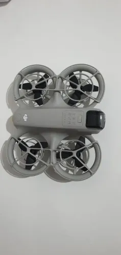 Drone Dji Neo Standard com GPS câmera 4K FPV Cinza + acessórios de proteção.