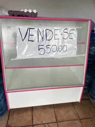 Expositor de salgados e bolo