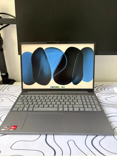 Notebook Lenovo IdeaPad Slim 3 AMD Ryzen 7 7735HS (16GB RAM / SSD 512GB) ? Estado de Novo