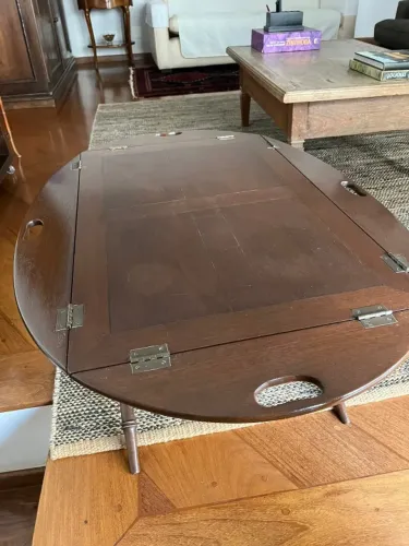 Mesa Inglesa de Centro Marrom
