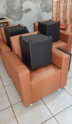 POLTRONA COM puf de brinde 