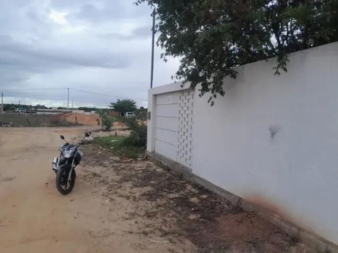 Terreno murado medindo 8X24 mts, Bairro Nova Esperança, Petrolandia PE.