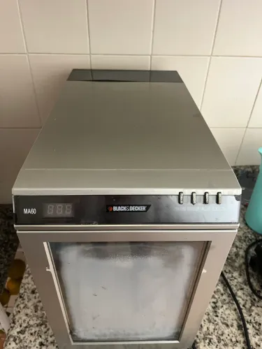 Mini Adega Black e Decker MA60