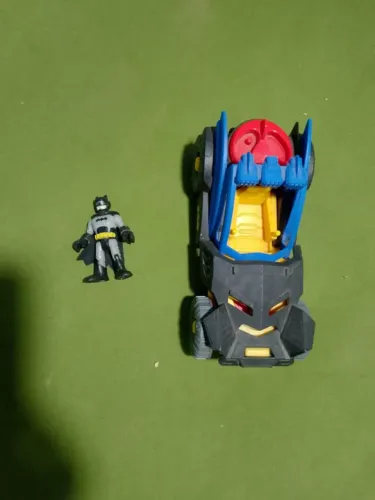 Imaginext batman carro lança dardo e boneco