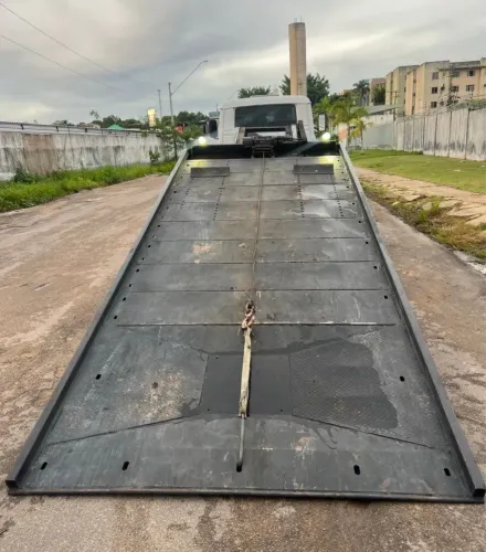 Caminhão plataforma